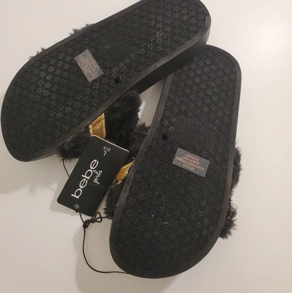 🌼HP🌼NWT Bebe Brand GirlsFuzzy Slip On Shoes